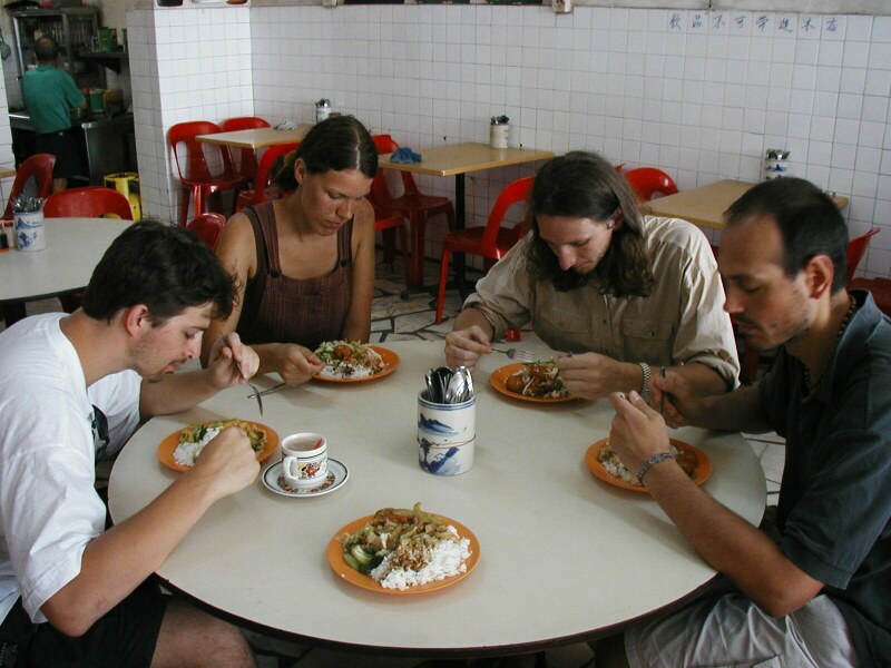 Čáslavský večeří s kamarády v Malajsii